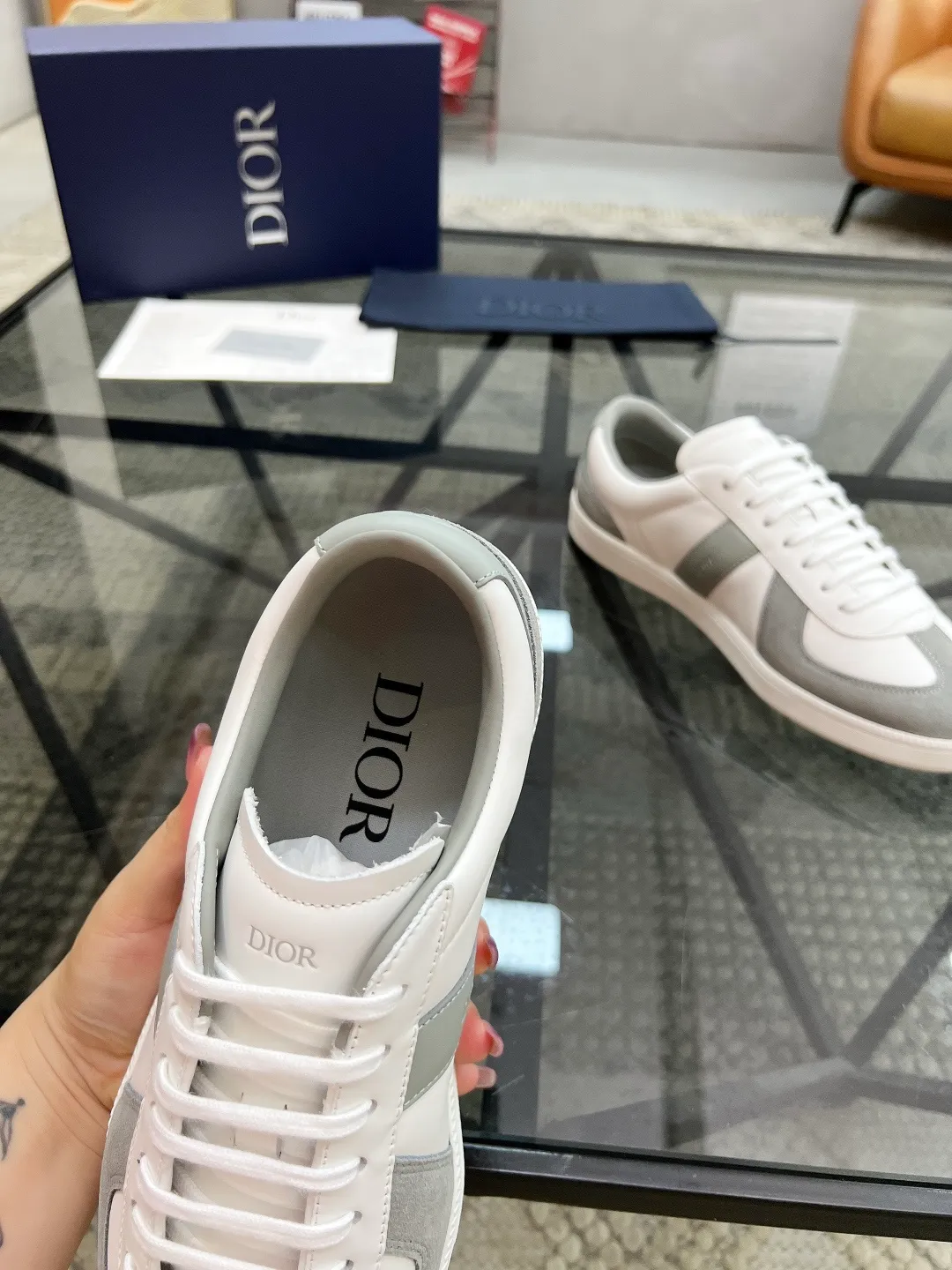 Men's Men's Shoes 💰400【New Style】🍿🍿𝐃𝐢𝐨* — Dior. Dior's new casual sneakers define your fashionable pace. They boldly use innovative technological fabrics to create a futuristic silhouette. The light and breathable mesh material, combined with the unique texture coating process, presents a refreshing visual effect, as if it is a fashion item from the future world. Whether paired with casual outfits or mixed with formal looks, the Dio* D-Sketch sneakers are effortless and add a touch of futuristic style to your overall look. From the streets to the catwalk, it is your indispensable fashion tool. The upper is made of high-tech mesh material, which is light and breathable and fits your feet like a second skin, keeping you dry and comfortable even in the hot summer. The delicate mesh structure gives the shoes a unique visual effect and displays a futuristic aesthetic. Code number: 39-44 (38, 45 customized)